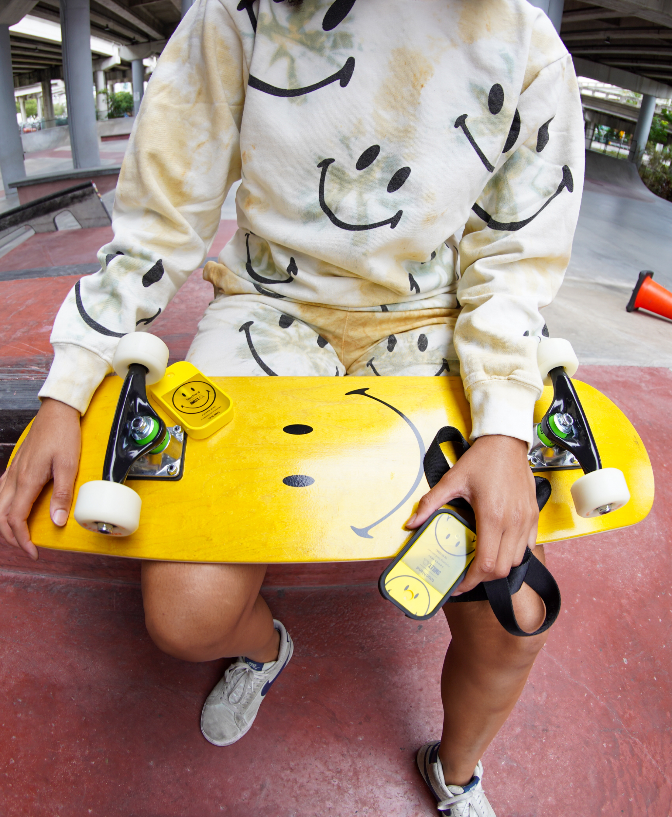Skater in Smiley sweatshirt with Mango Passion and Beach Coco from the Smiley 3 pack.