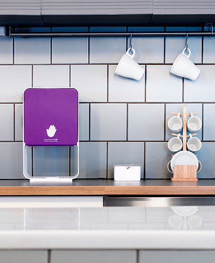 Purple kub dispenser in coffee shop setting