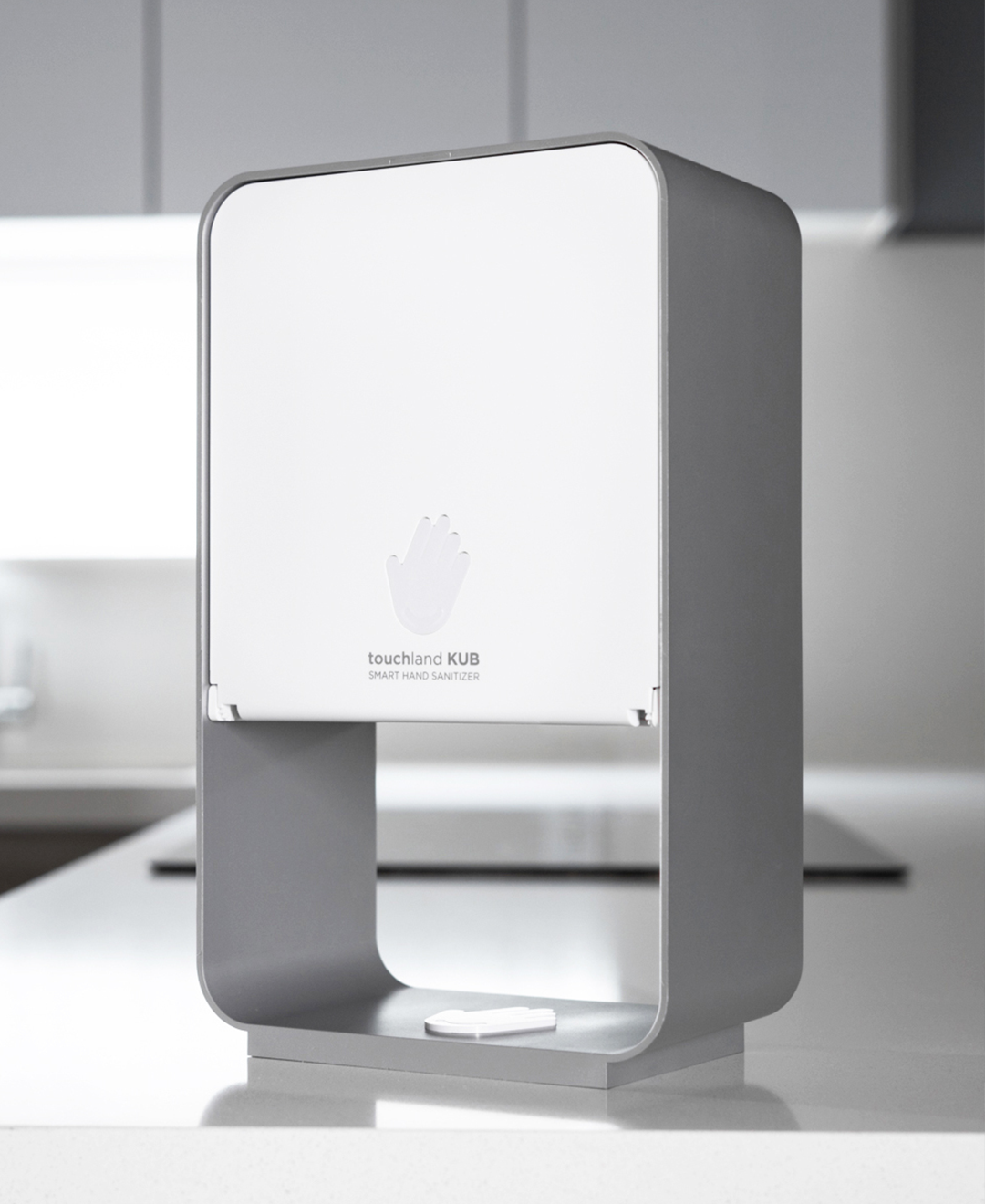 Kub dispenser in white on stainless steel